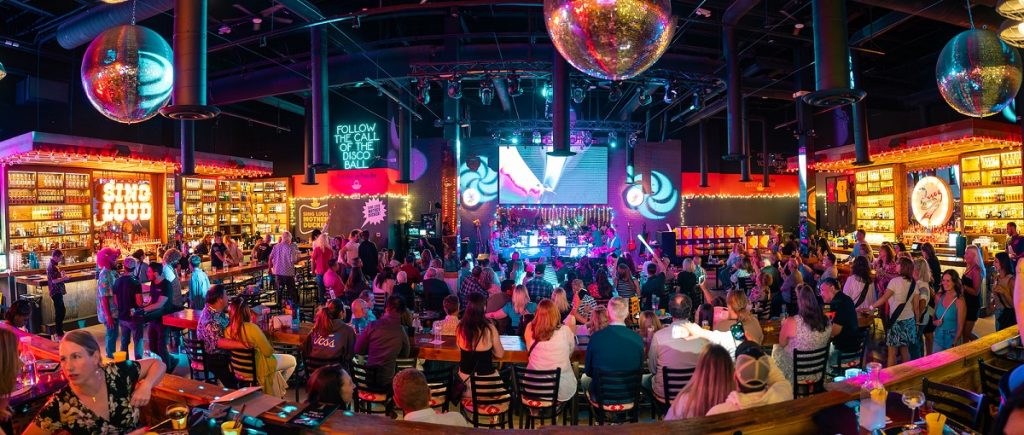 pete's dueling piano bar in rosemont illinois - for company events and parties