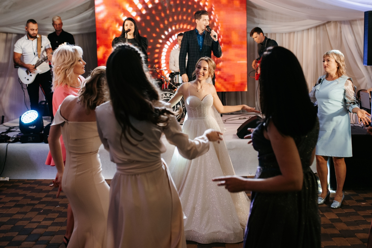 Engagement Party Venues Chicago - Celebrate Your Love with the Right Live Sound