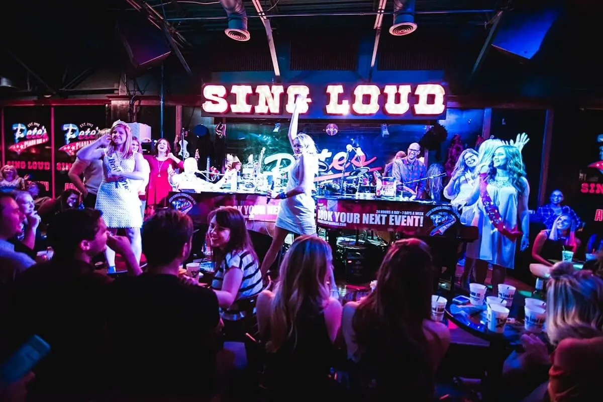 unforgettable-christmas-activities-in-chicago-for-groups-couples