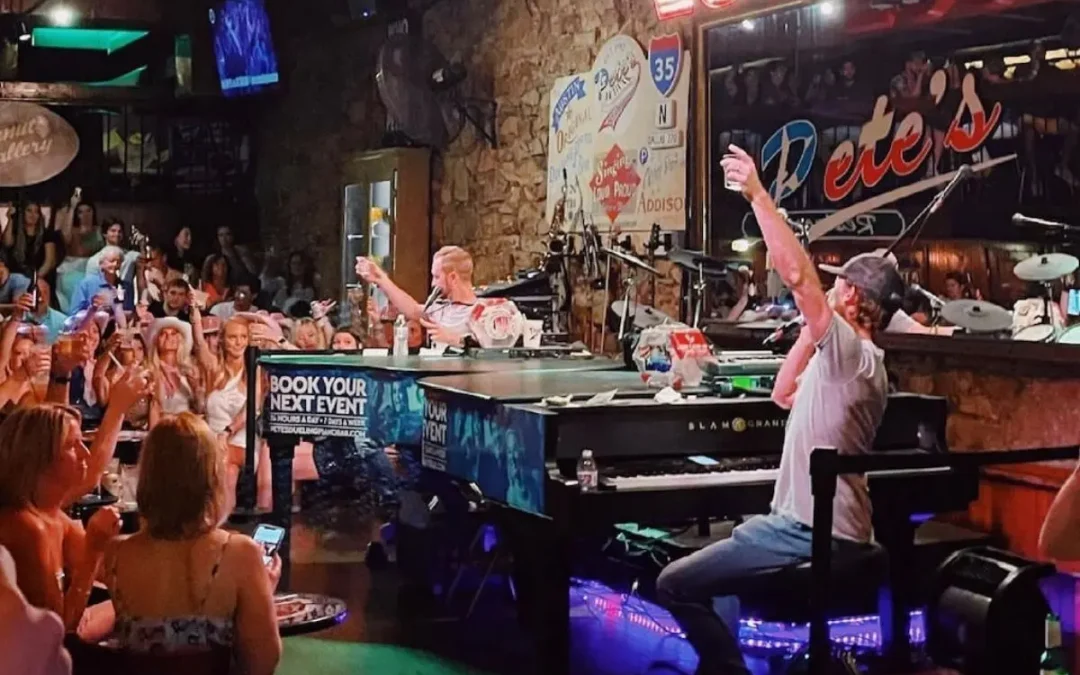 Live Piano Music in Rosemont IL – Kick Back to the Keys